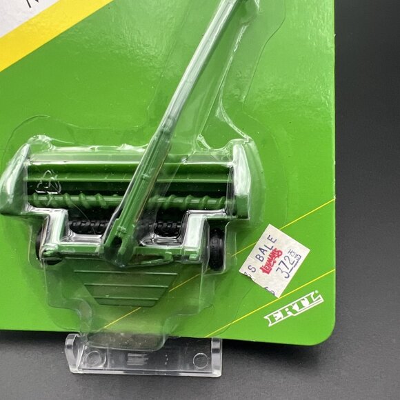 1996 - 1/64 John Deere Model 1600A Mower Conditioner - Picture 5 of 10